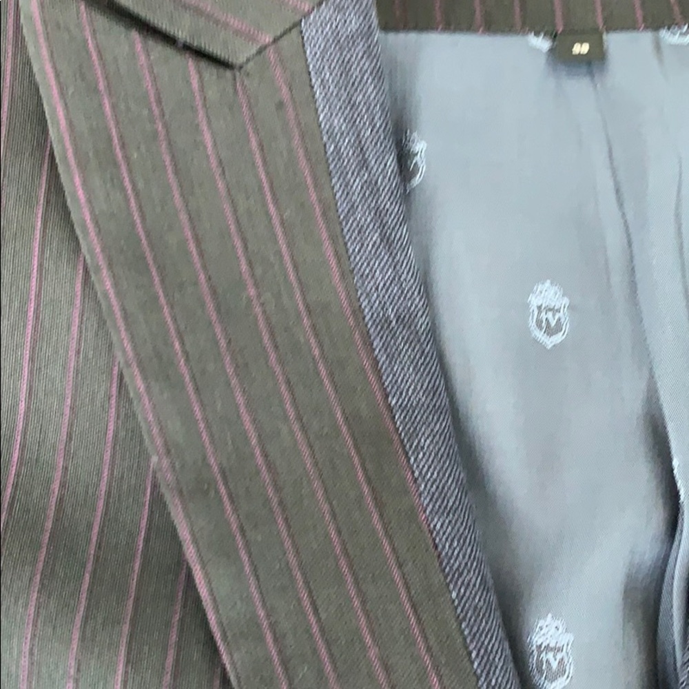 Selling the items that I don’t wear. - Picture 5 of 6